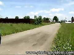 10 movies - Valeria pisses on the road!