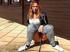 0  - Squatting in Jeans