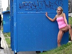 0  - Blonde hottie takes off her shorts to pee