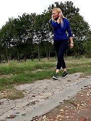 15 pictures - Pretty blonde in blue pisses outside