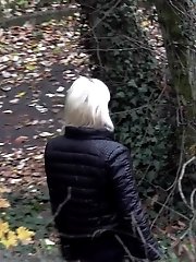15 pictures - Blonde babe pees like a sprinkler outside