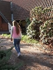 15 pictures - Redhead is desperate to pee while outside