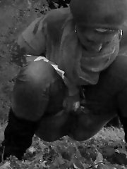 15 pictures - Pretty babe pisses in the middle of a car park