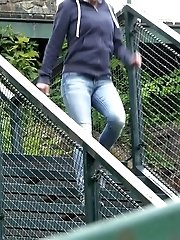 15 pictures - Pretty brunette pisses near tennis courts