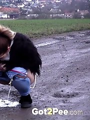 15 pictures - Dark haired babe in denims pees outside