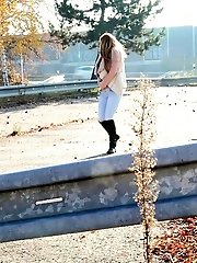 15 pictures - Sexy girl takes off her jeans to piss outside