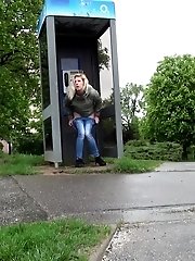 15 pictures - Sexy blonde pulls down her denims and pees