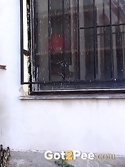 15 pictures - Blonde pissing in the middle of the city