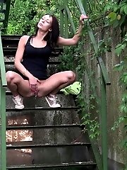 15 pictures - Gorgeous babe is desperate to pee outside